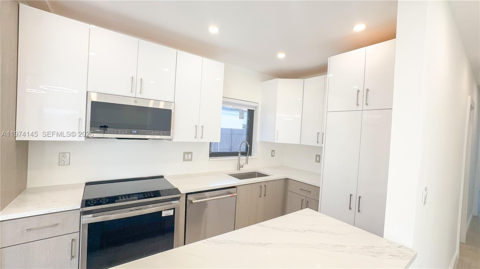 1645 NE 180th St North Miami Beach, FL 33162