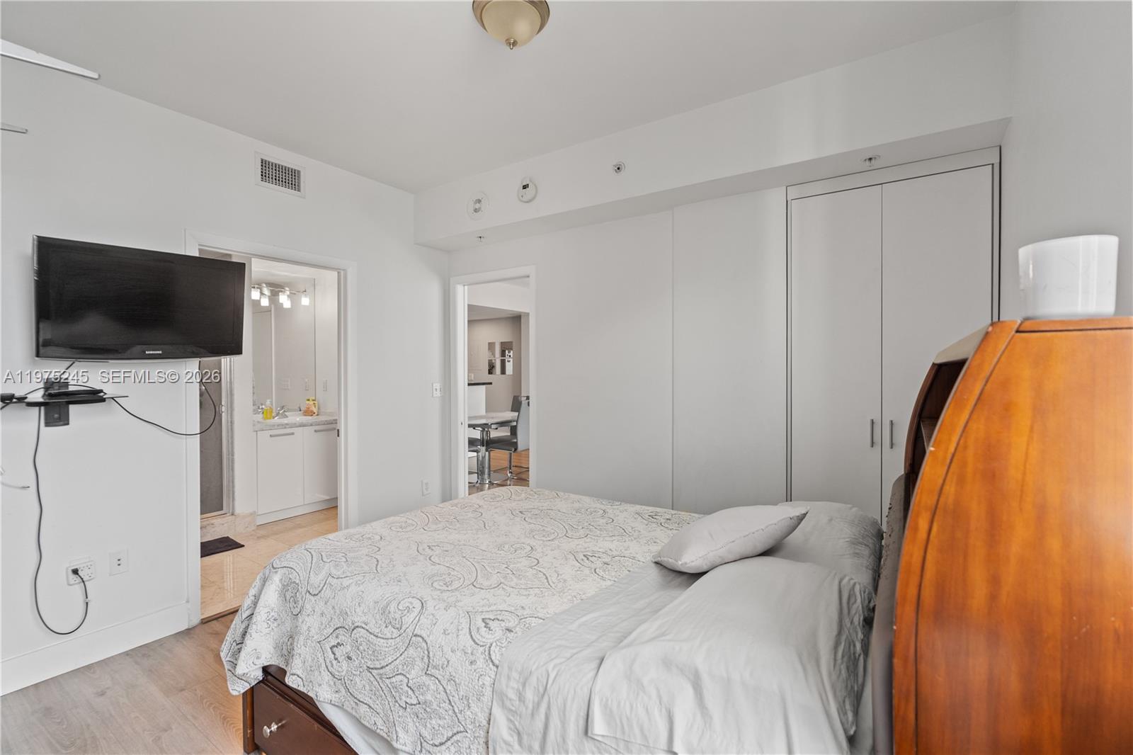 244 Biscayne Blvd #2410 Miami, FL 33132