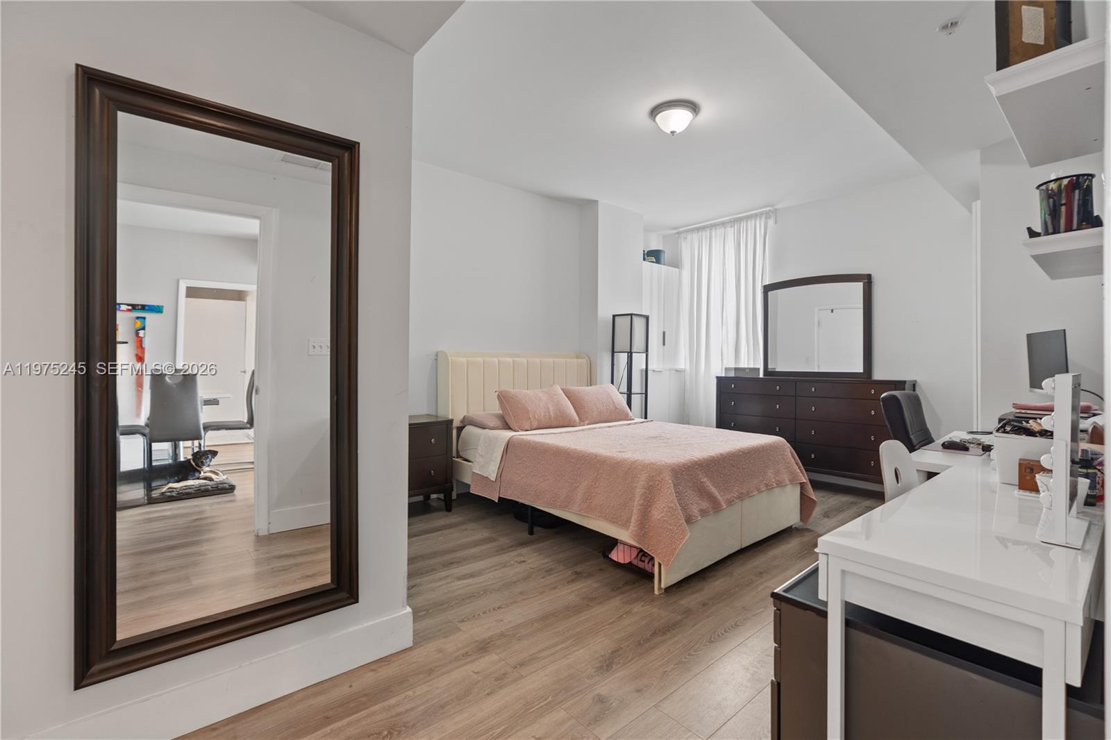 244 Biscayne Blvd #2410 Miami, FL 33132