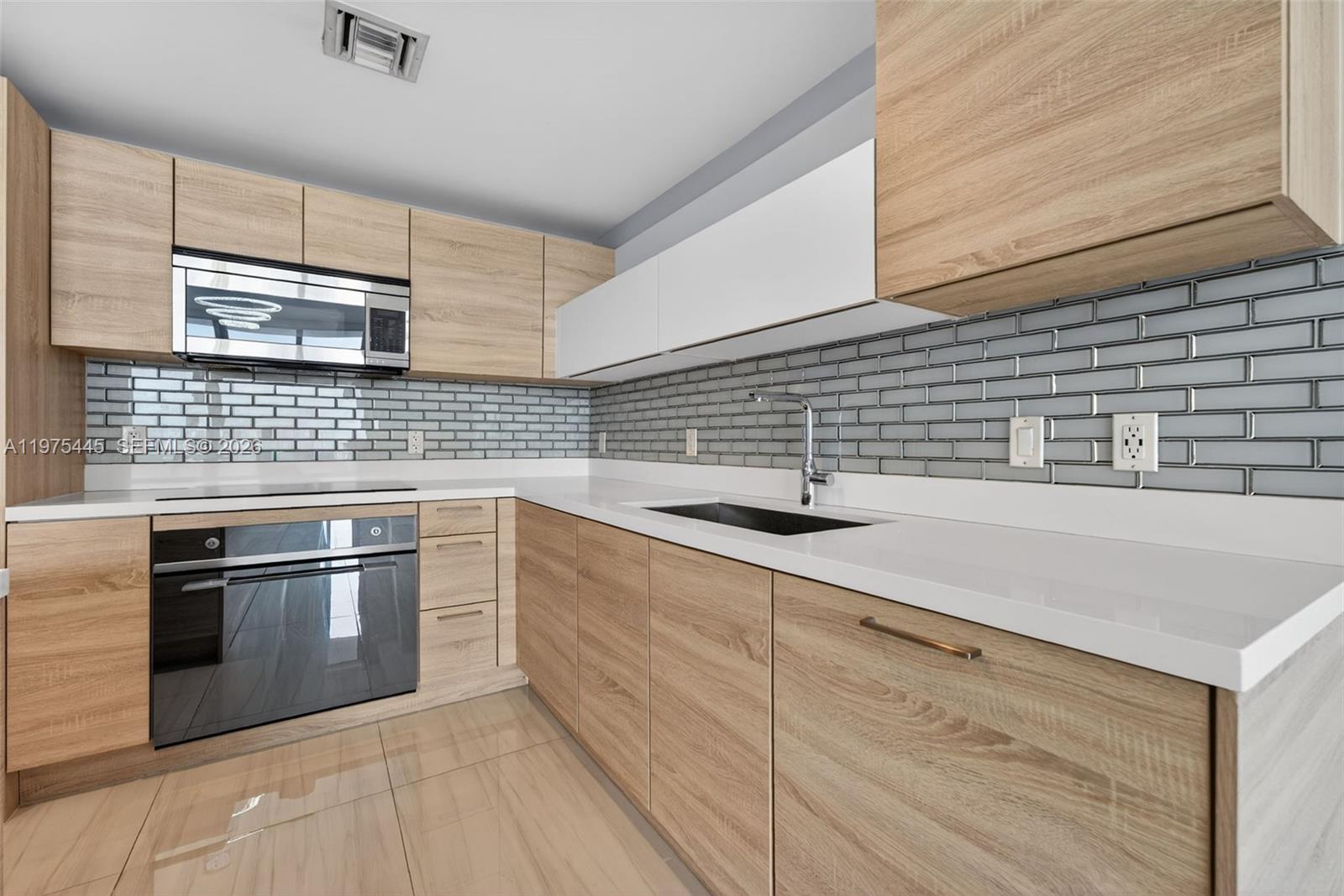 16385 Biscayne Blvd #2920 North Miami Beach, FL 33160