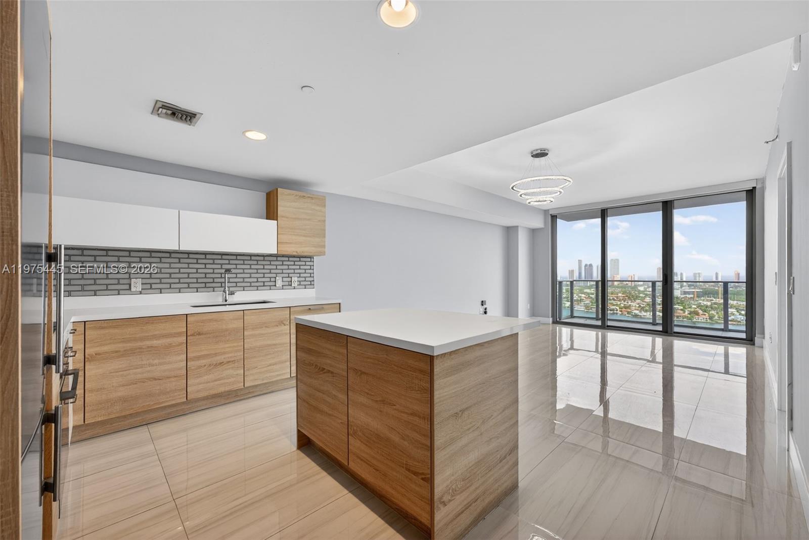 16385 Biscayne Blvd #2920 North Miami Beach, FL 33160