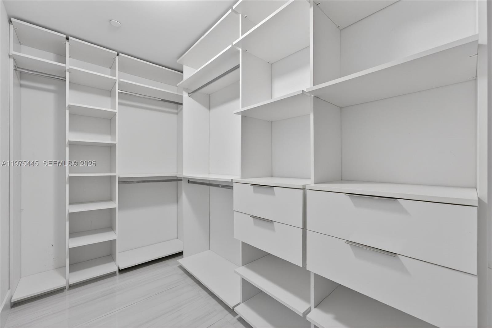 16385 Biscayne Blvd #2920 North Miami Beach, FL 33160