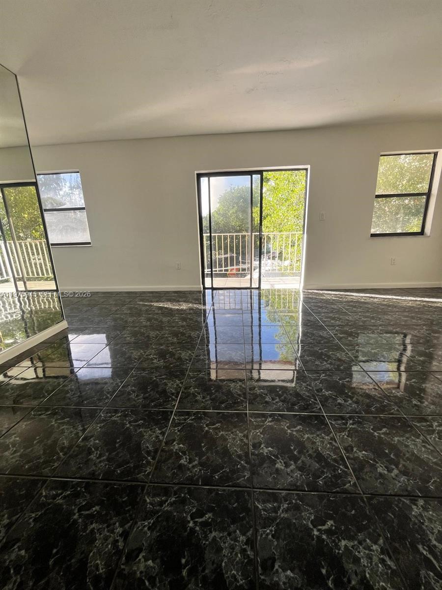 3522 NE 166th St #10