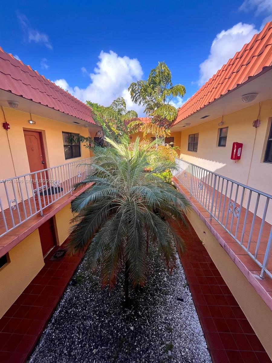 3522 NE 166th St #10 North Miami Beach, FL 33160