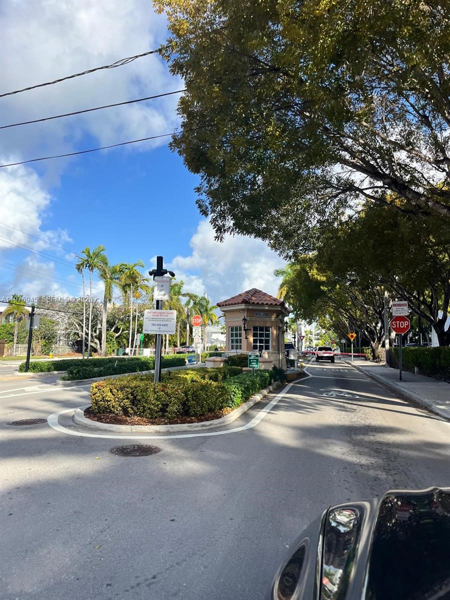 3522 NE 166th St #10 North Miami Beach, FL 33160