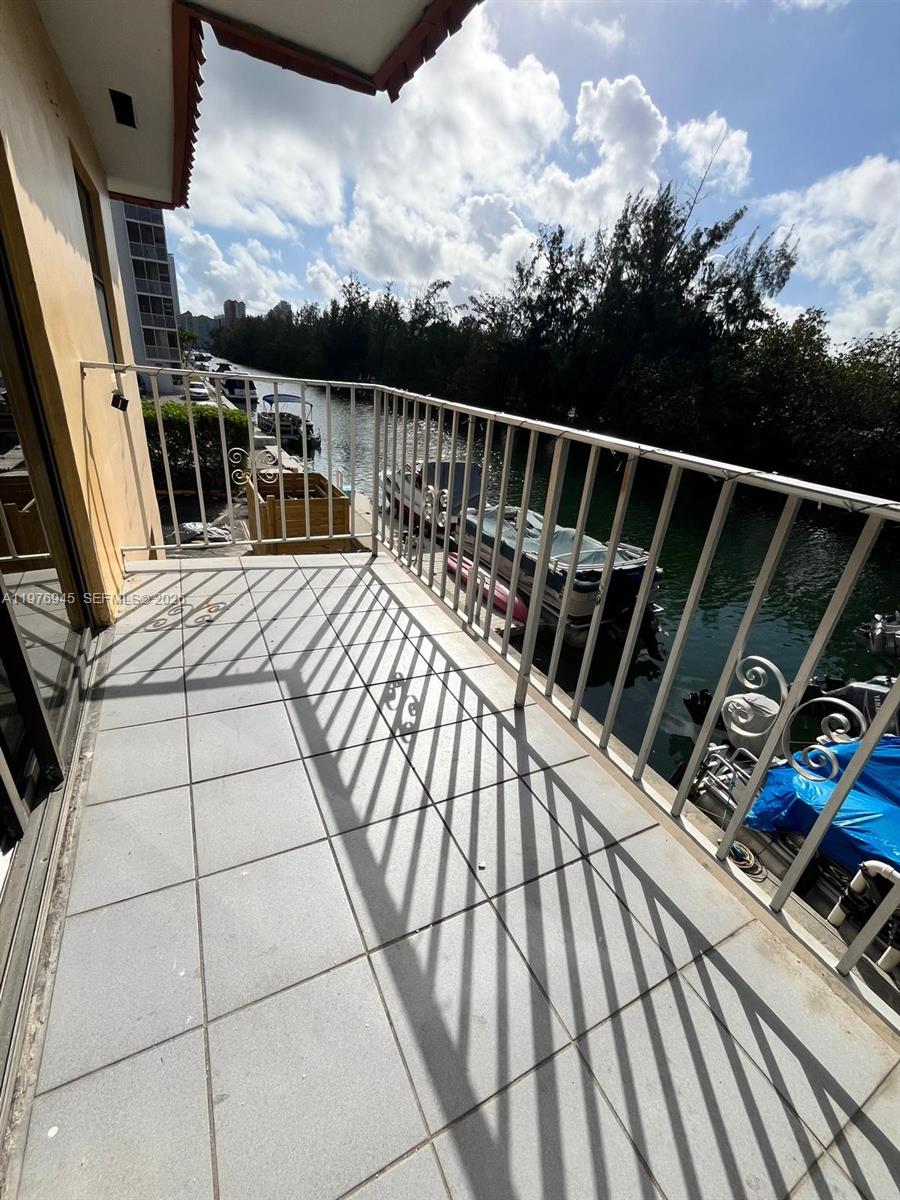 3522 NE 166th St #10 North Miami Beach, FL 33160