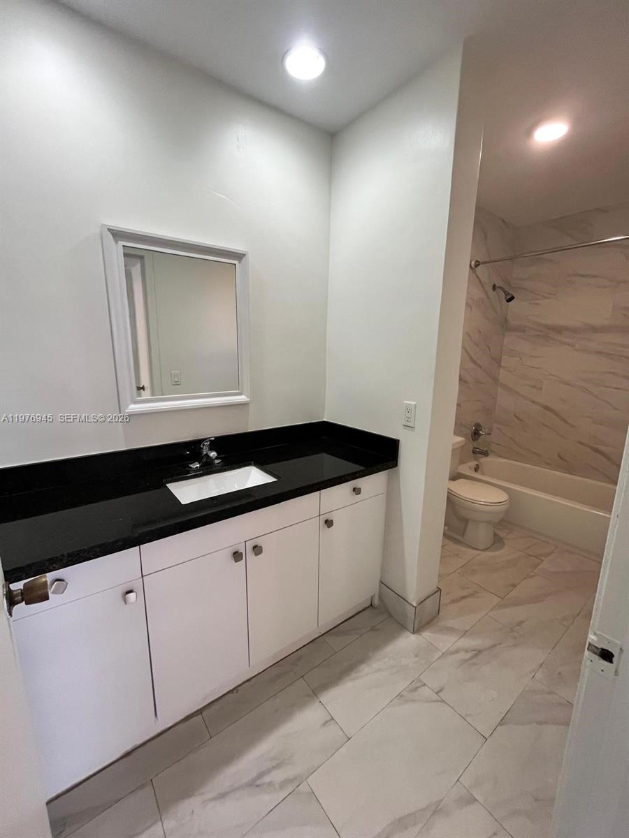 3522 NE 166th St #10 North Miami Beach, FL 33160