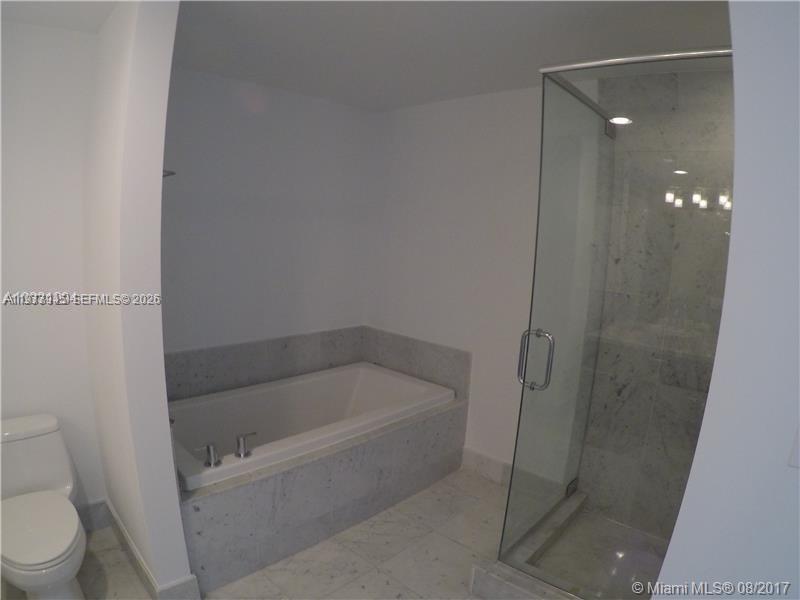 253 NE 2nd St #2410 Miami, FL 33132