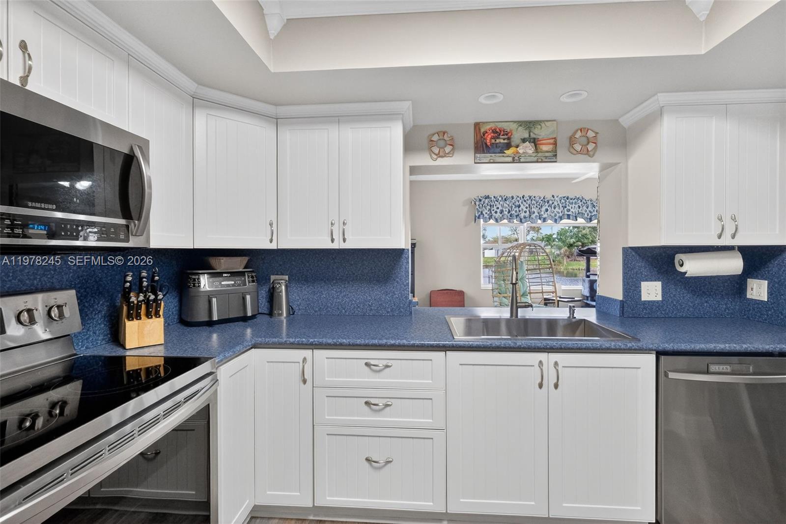 9291 NW 11th Ct Pembroke Pines, FL 33024