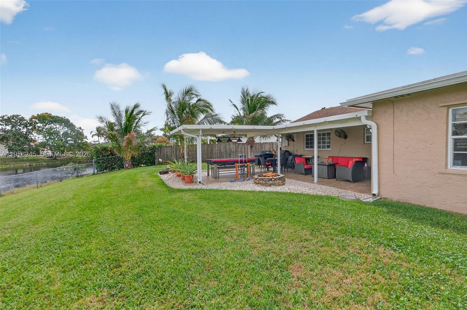 9291 NW 11th Ct Pembroke Pines, FL 33024