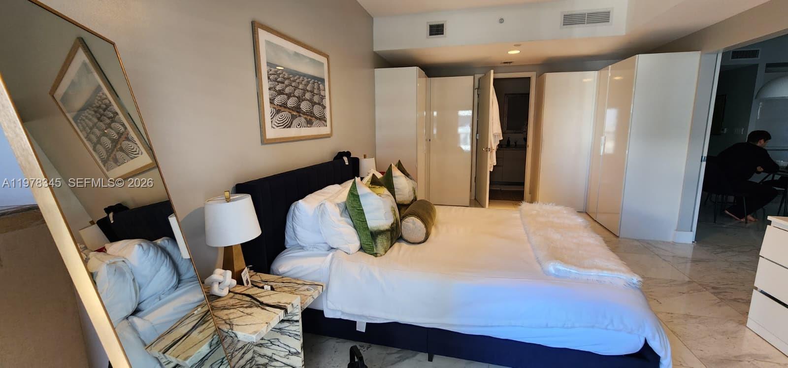 1010 Brickell Ave #4208 Miami, FL 33131