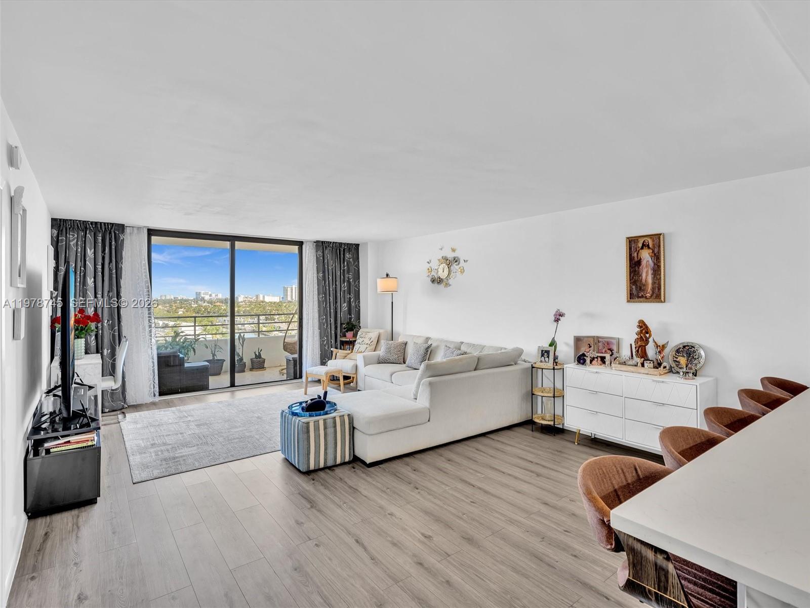 2500 Parkview Dr #1108 Hallandale Beach, FL 33009