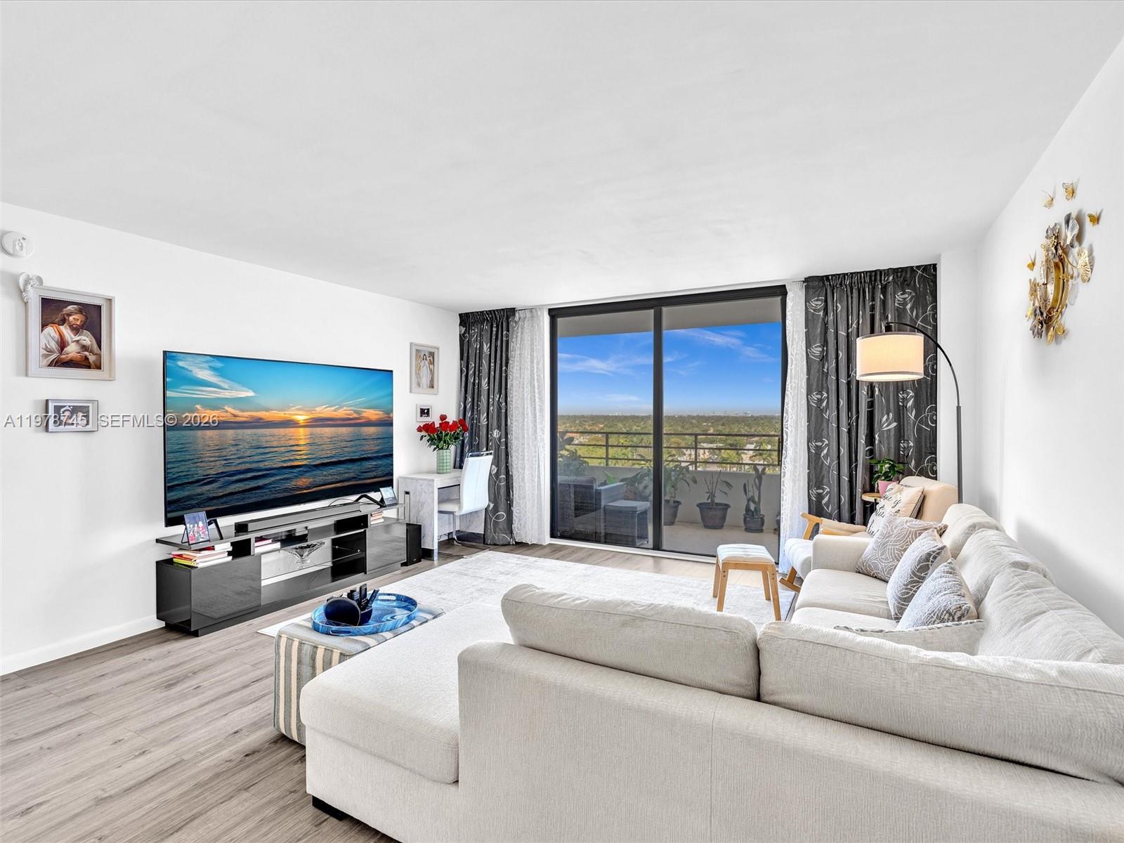 2500 Parkview Dr #1108 Hallandale Beach, FL 33009