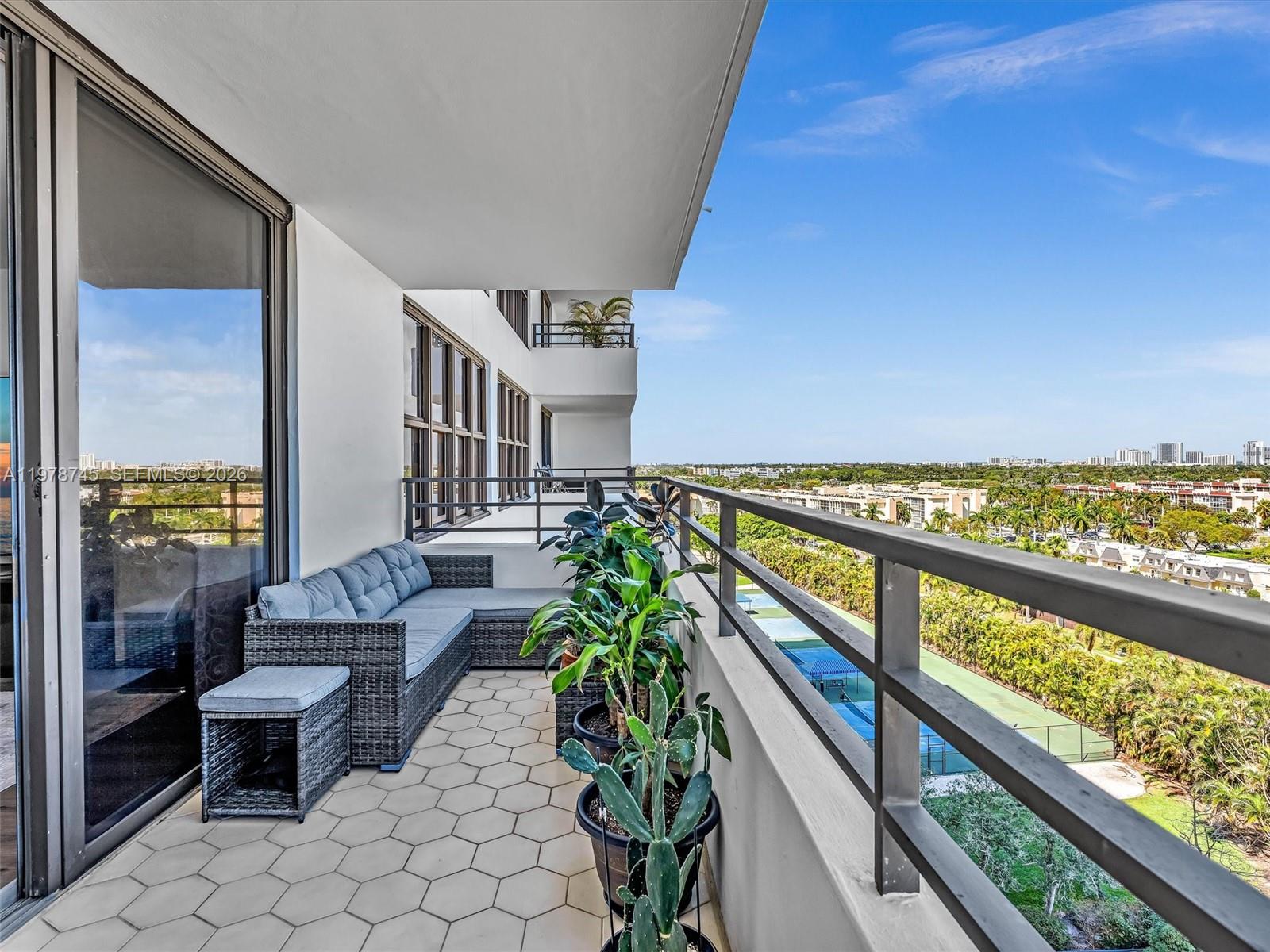 2500 Parkview Dr #1108 Hallandale Beach, FL 33009