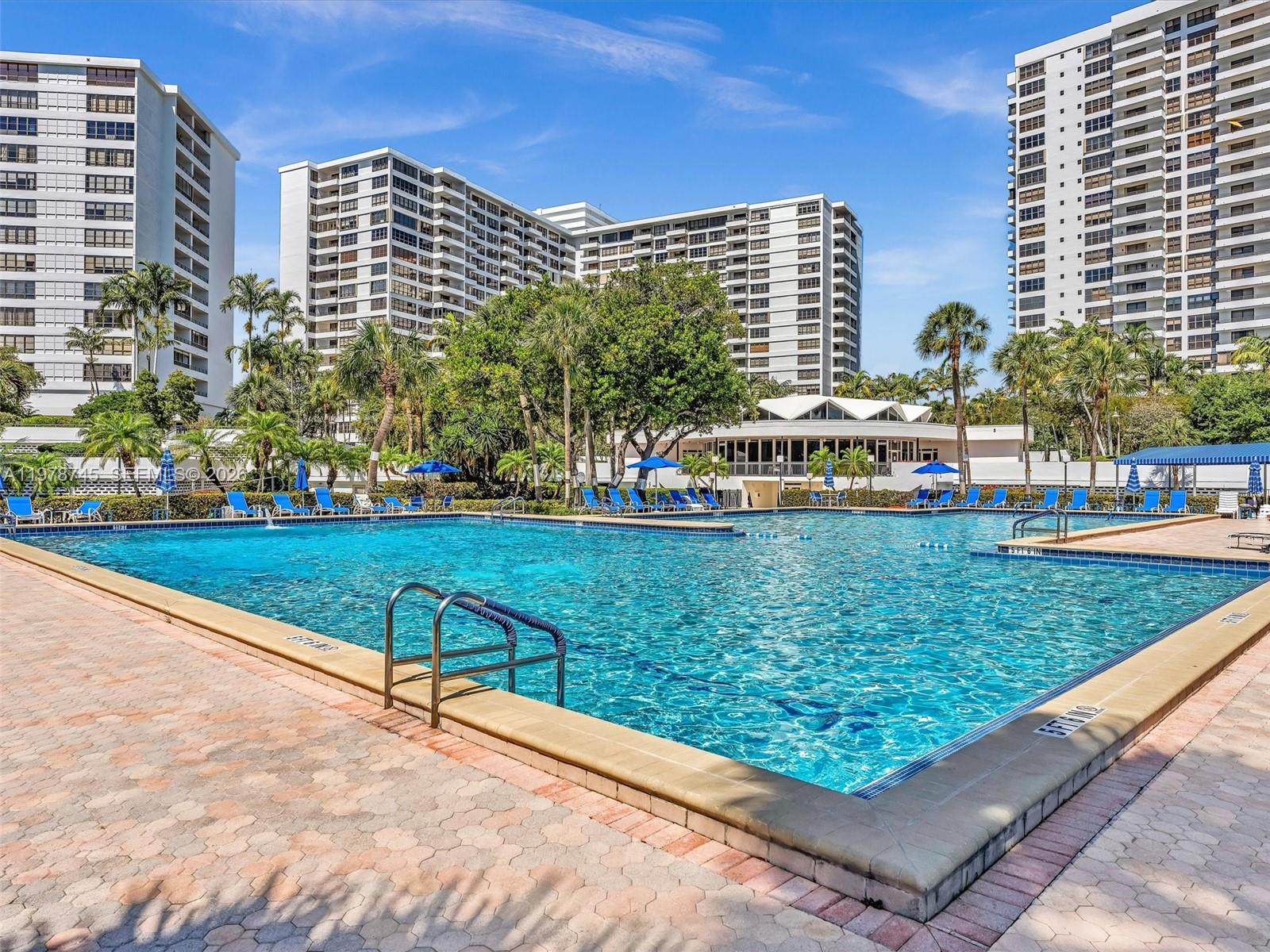 2500 Parkview Dr #1108 Hallandale Beach, FL 33009