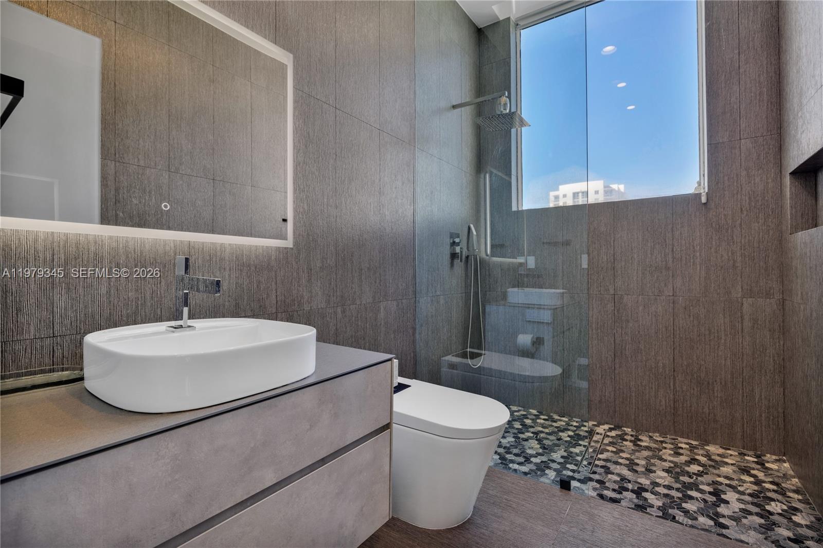 725 NE 22nd St #PH2F Miami, FL 33137