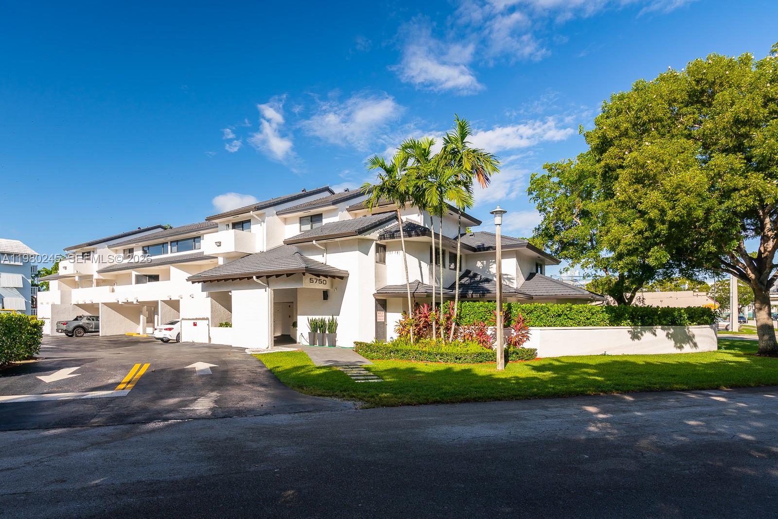 5750 Turin St #206 Coral Gables, FL 33146