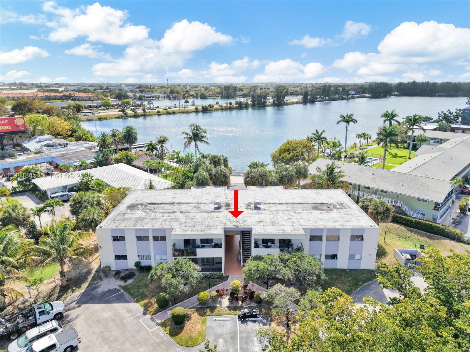 900 Crystal Lk Dr #2B