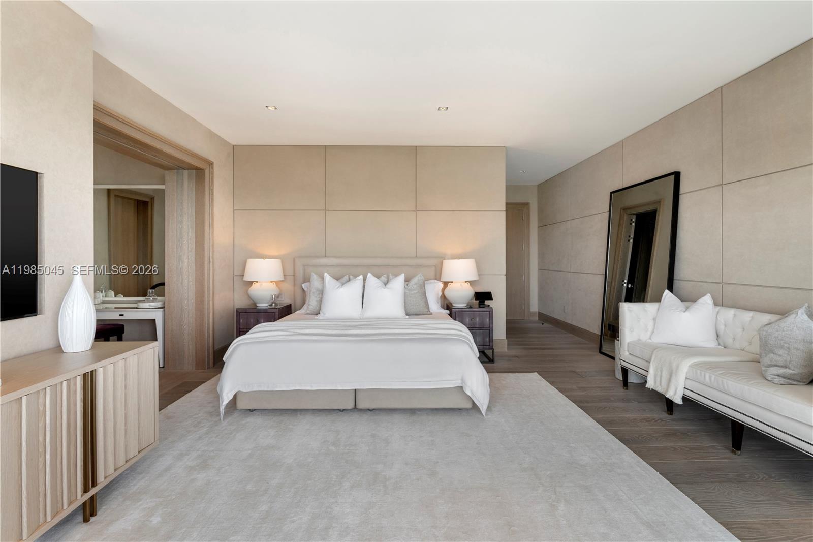 800 S Pointe Dr #901 Miami Beach, FL 33139