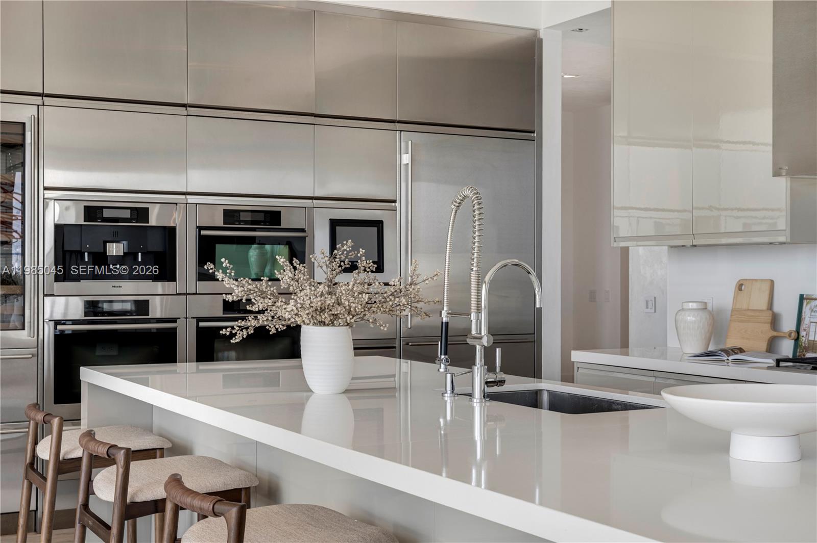 800 S Pointe Dr #901 Miami Beach, FL 33139