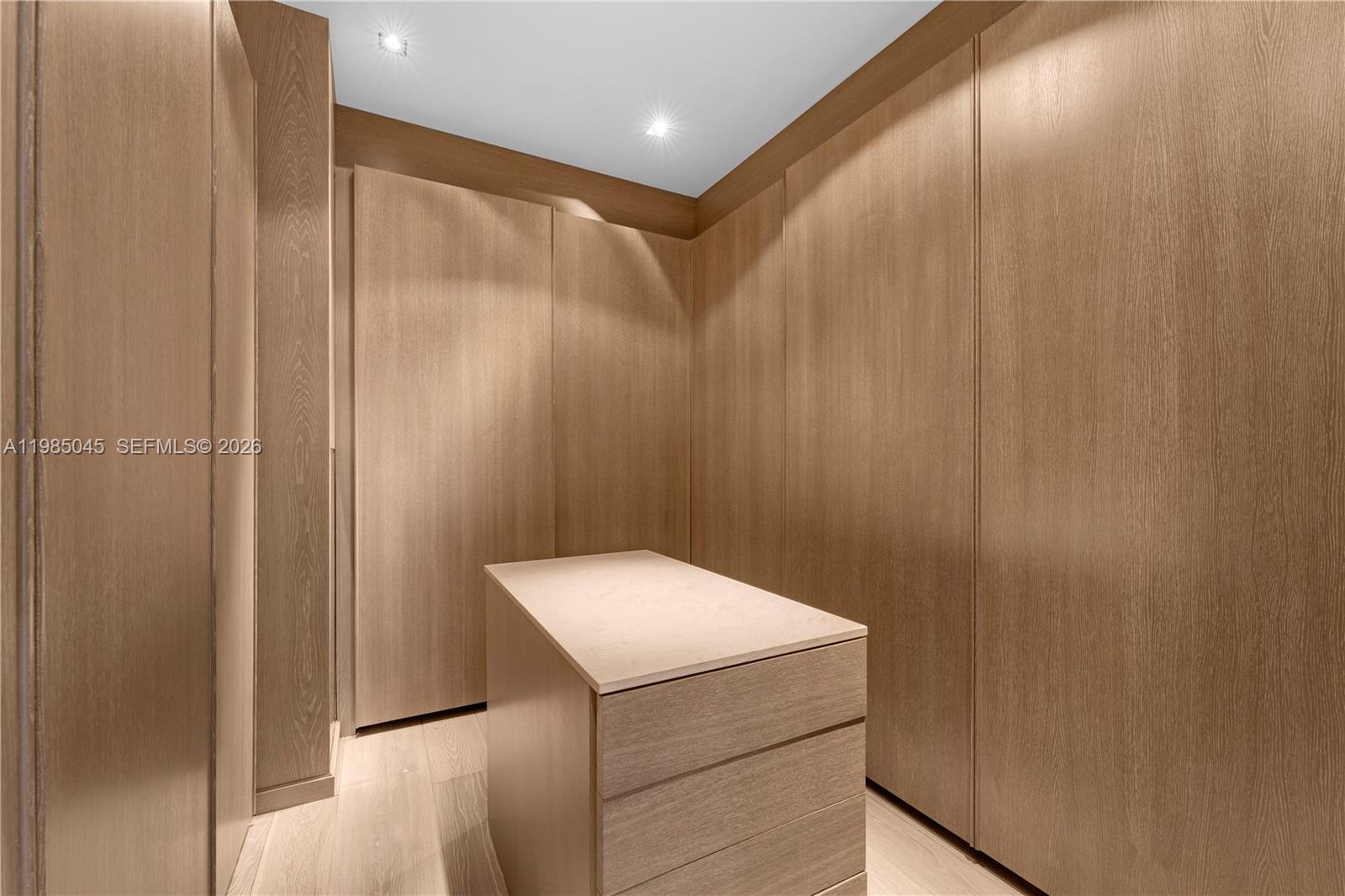 800 S Pointe Dr #901 Miami Beach, FL 33139