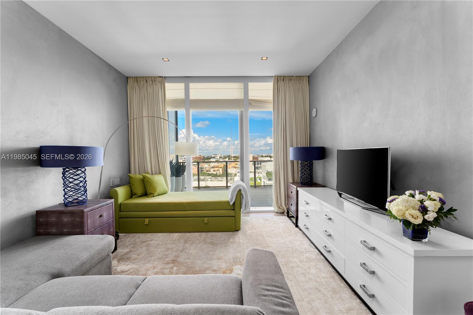 800 S Pointe Dr #901 Miami Beach, FL 33139