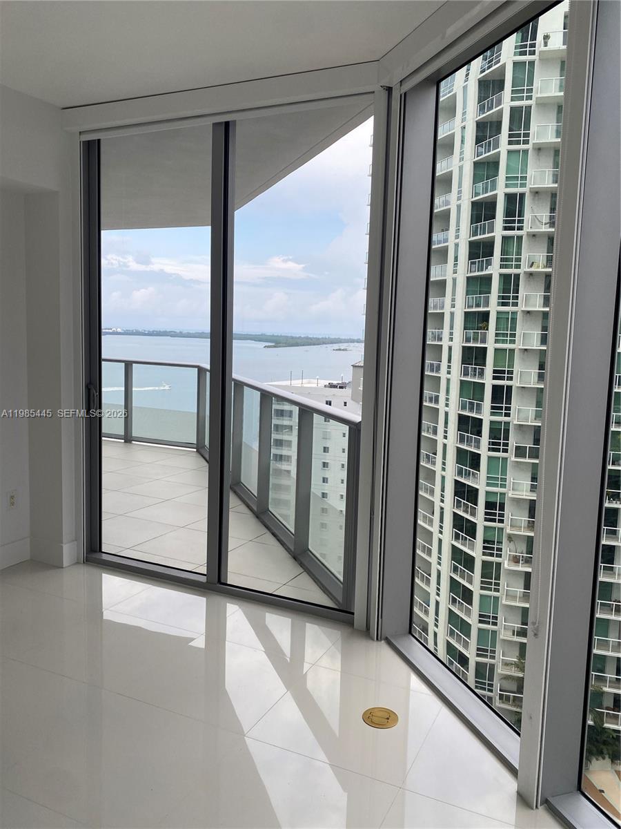 1300 Brickell Bay Dr #1903