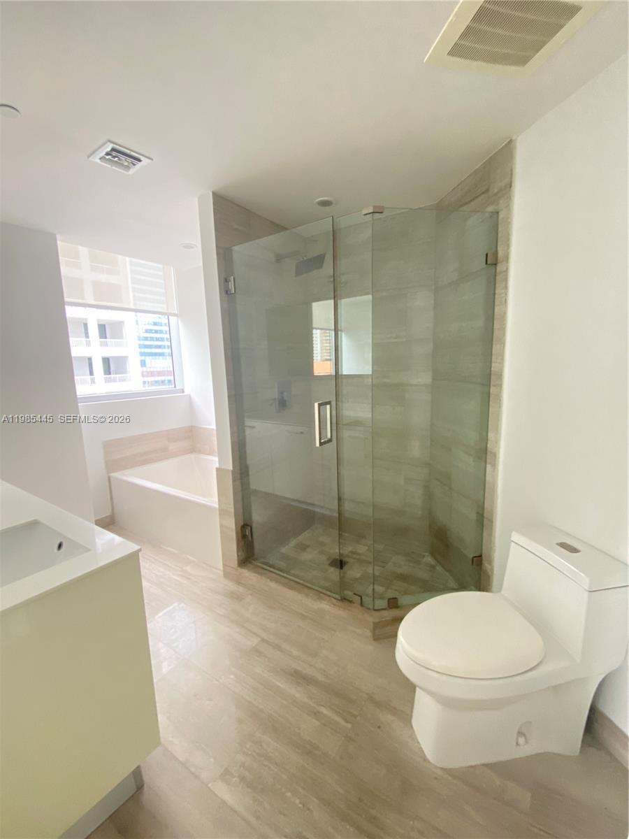 1300 Brickell Bay Dr #1903 Miami, FL 33131