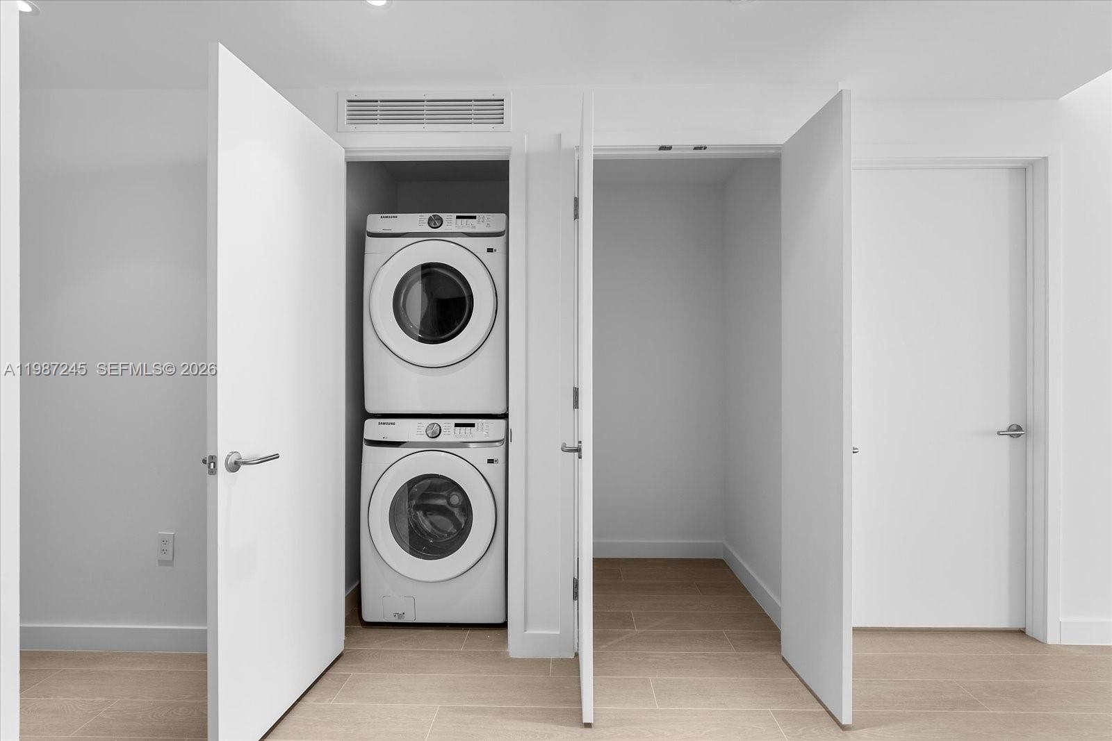 500 Alton Rd #2402 Miami Beach, FL 33139