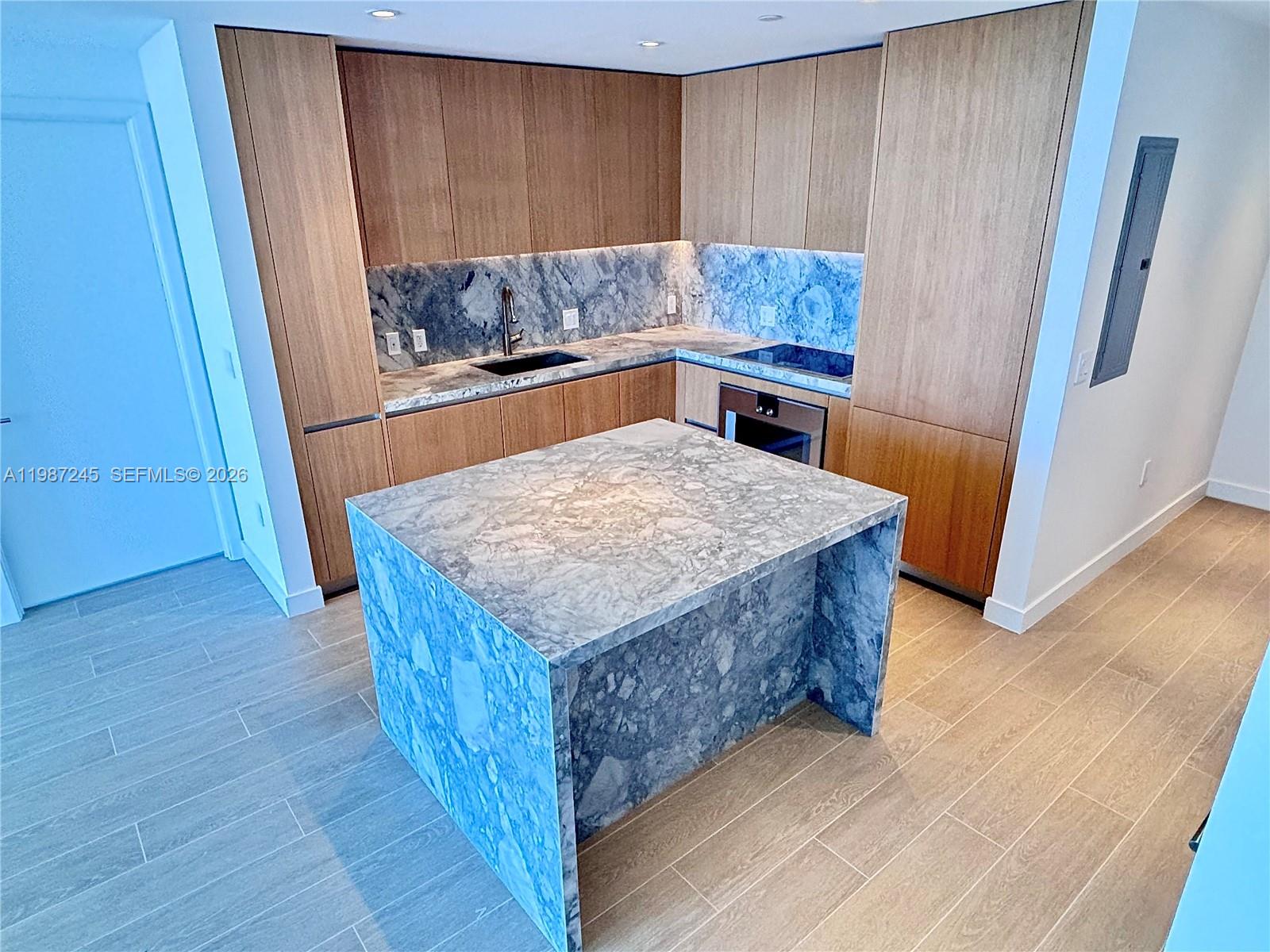 500 Alton Rd #2402 Miami Beach, FL 33139