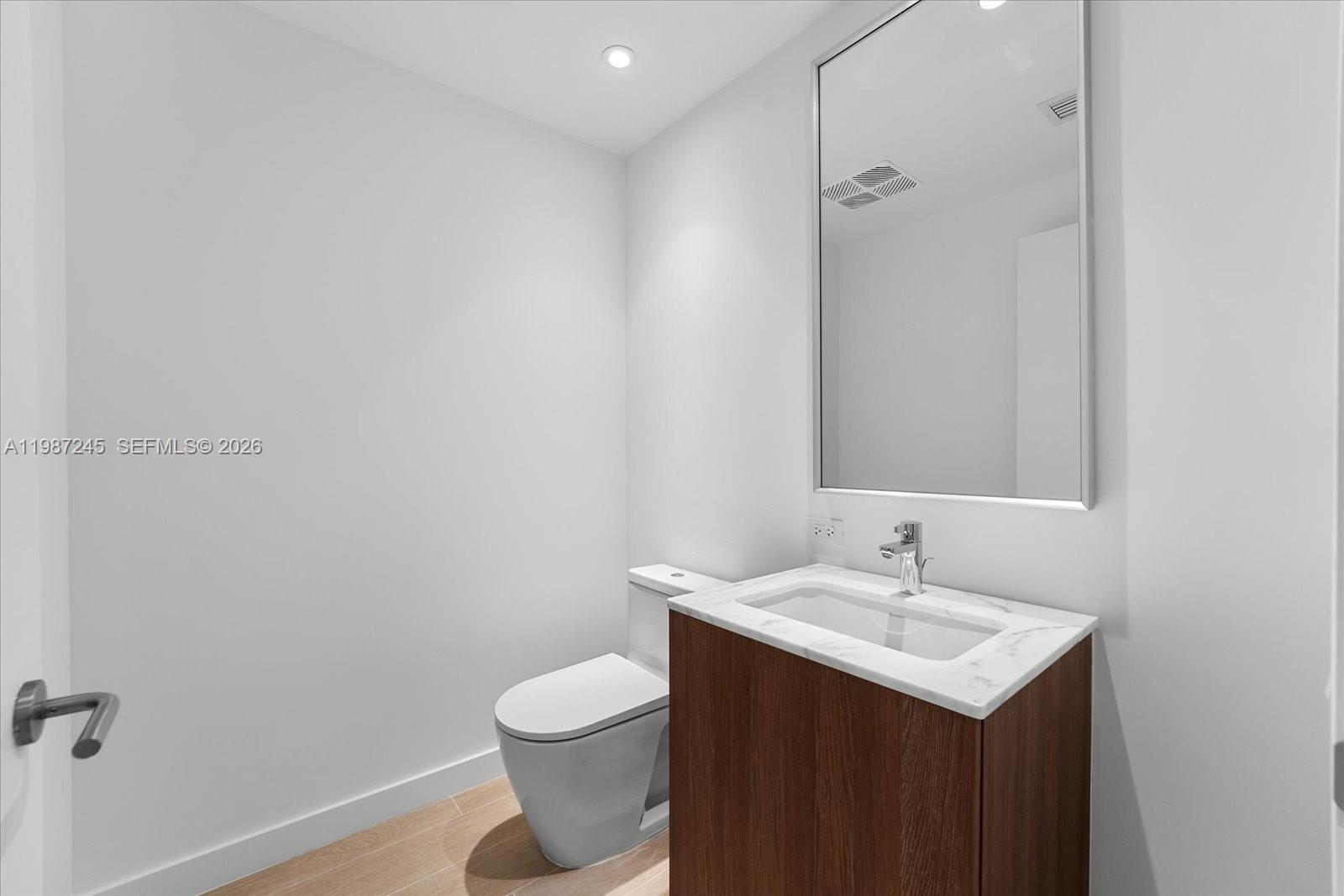 500 Alton Rd #2402 Miami Beach, FL 33139