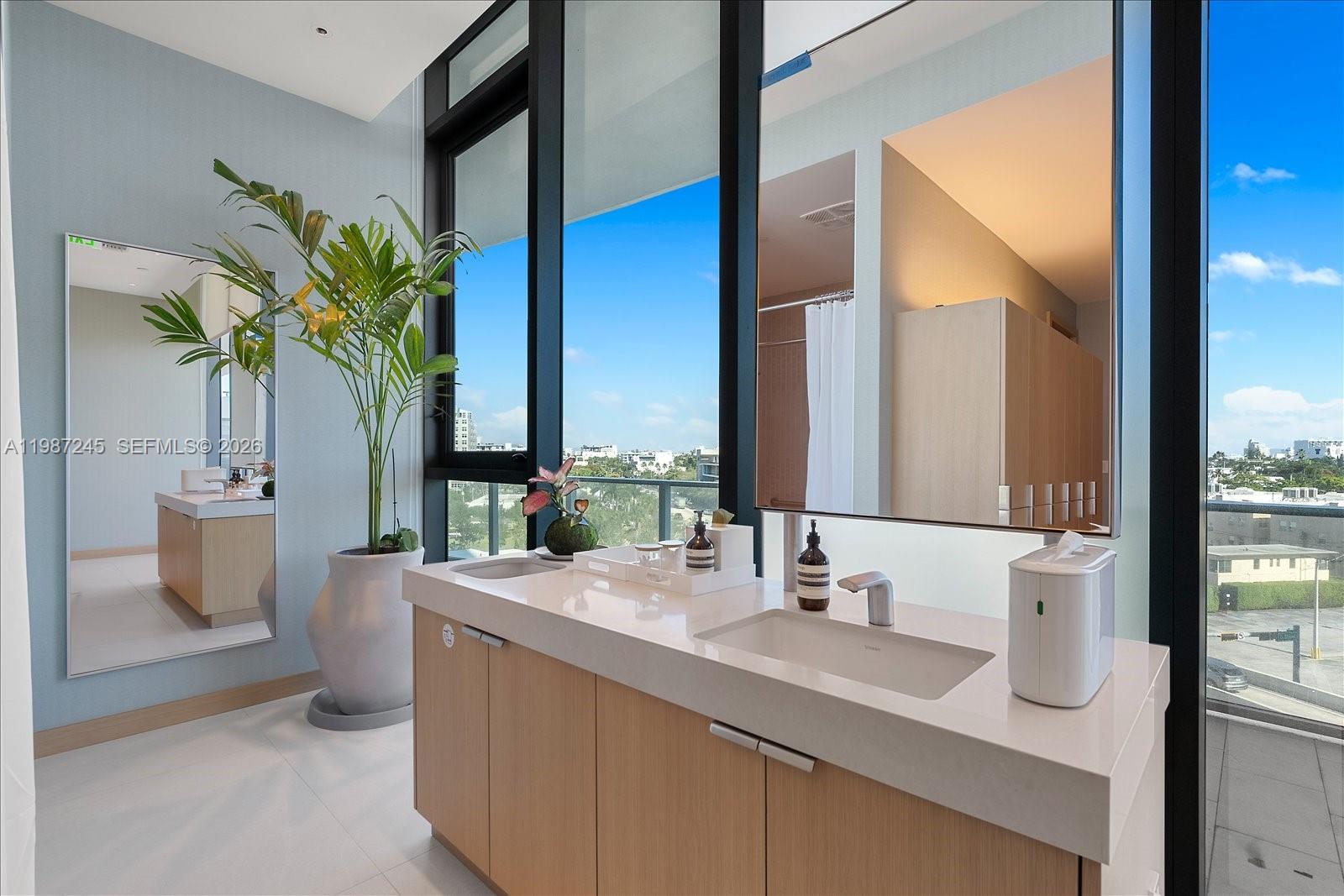 500 Alton Rd #2402 Miami Beach, FL 33139