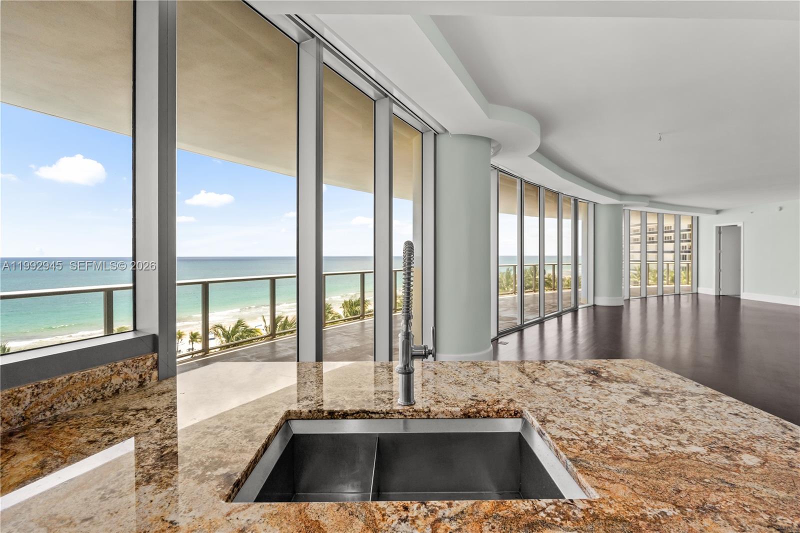 image St Regis Bal Harbour Center16