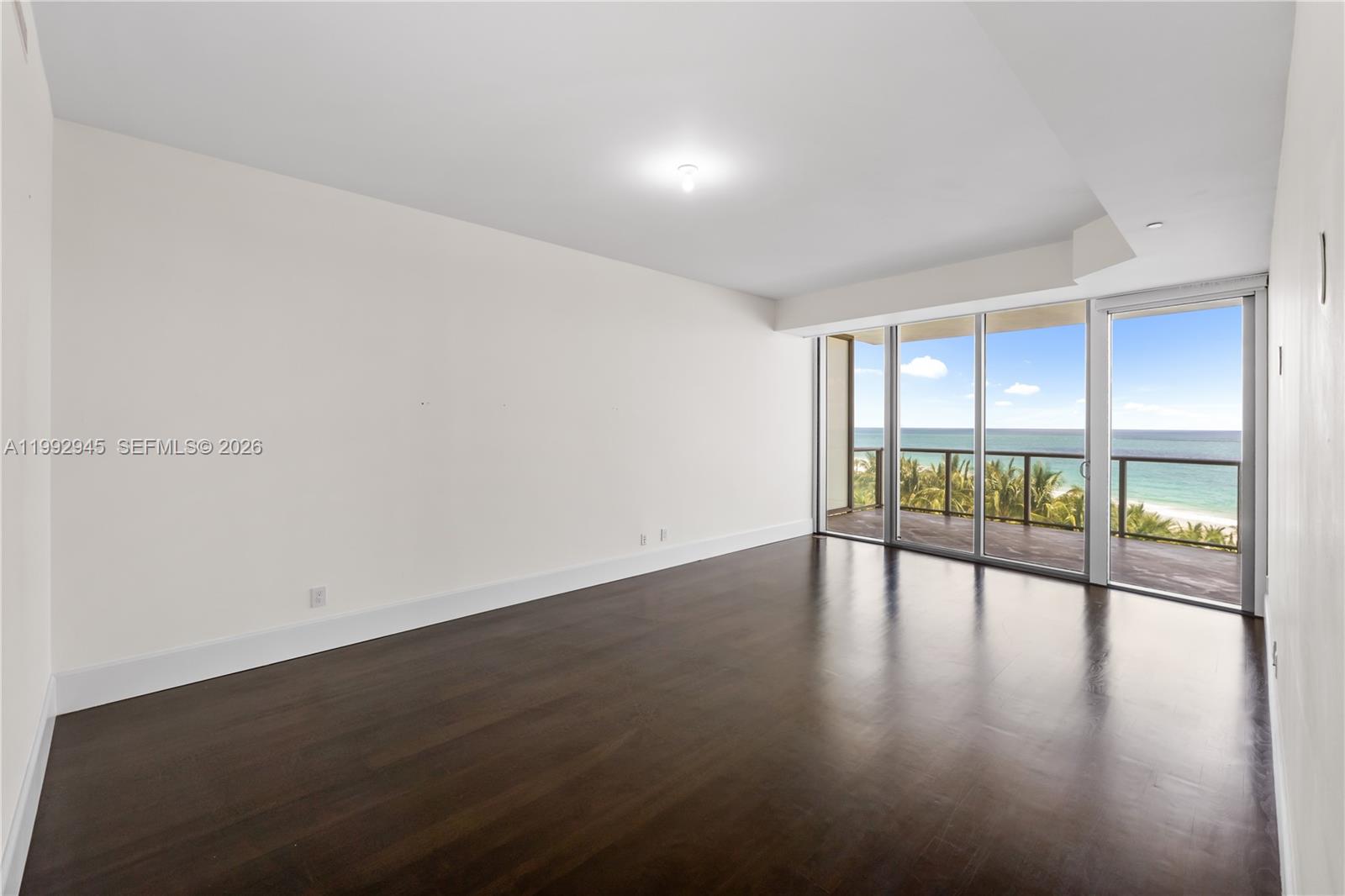 image St Regis Bal Harbour Center19