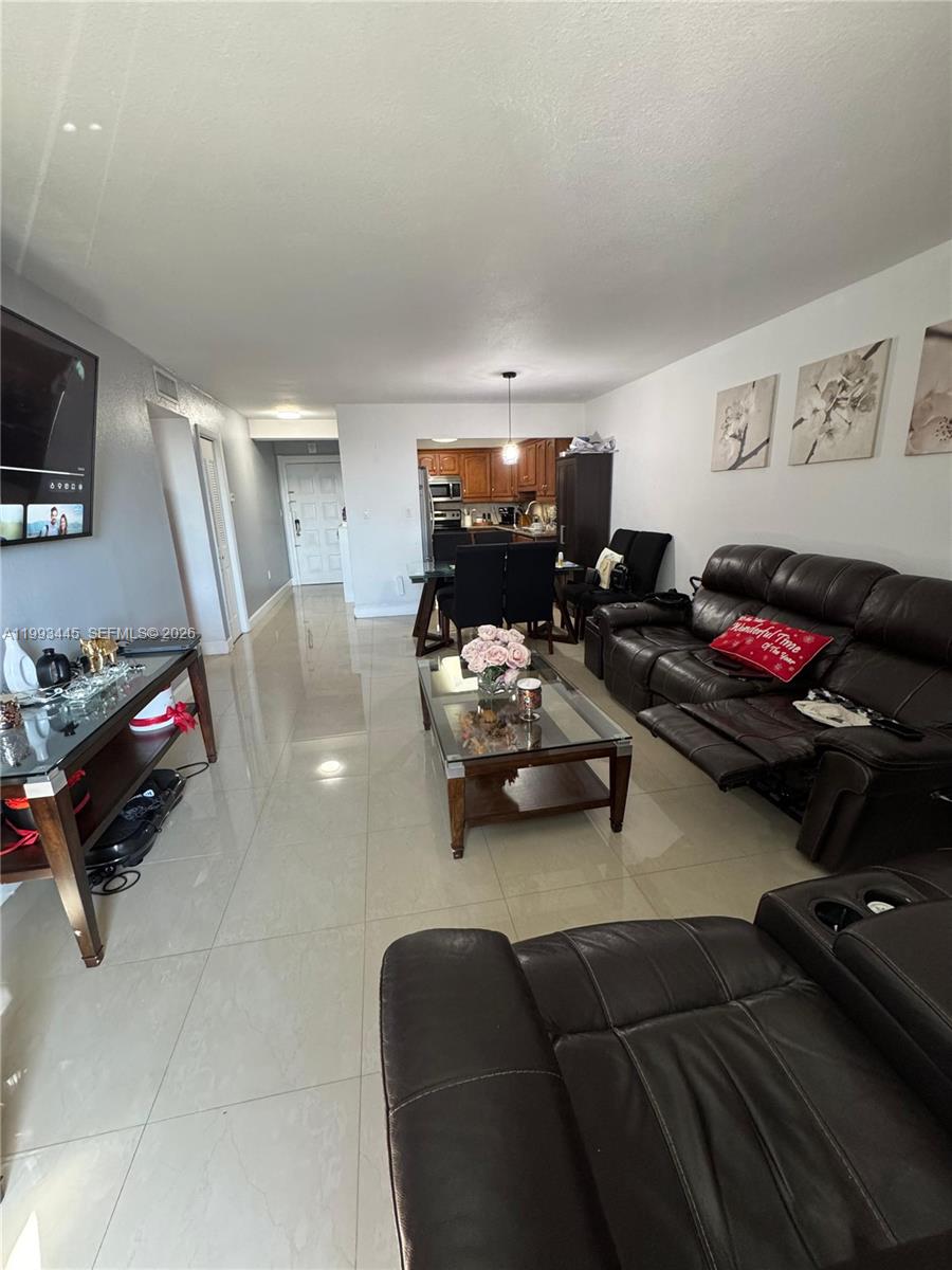 6960 Miami Gdns Dr #2-516 Hialeah, FL 33015