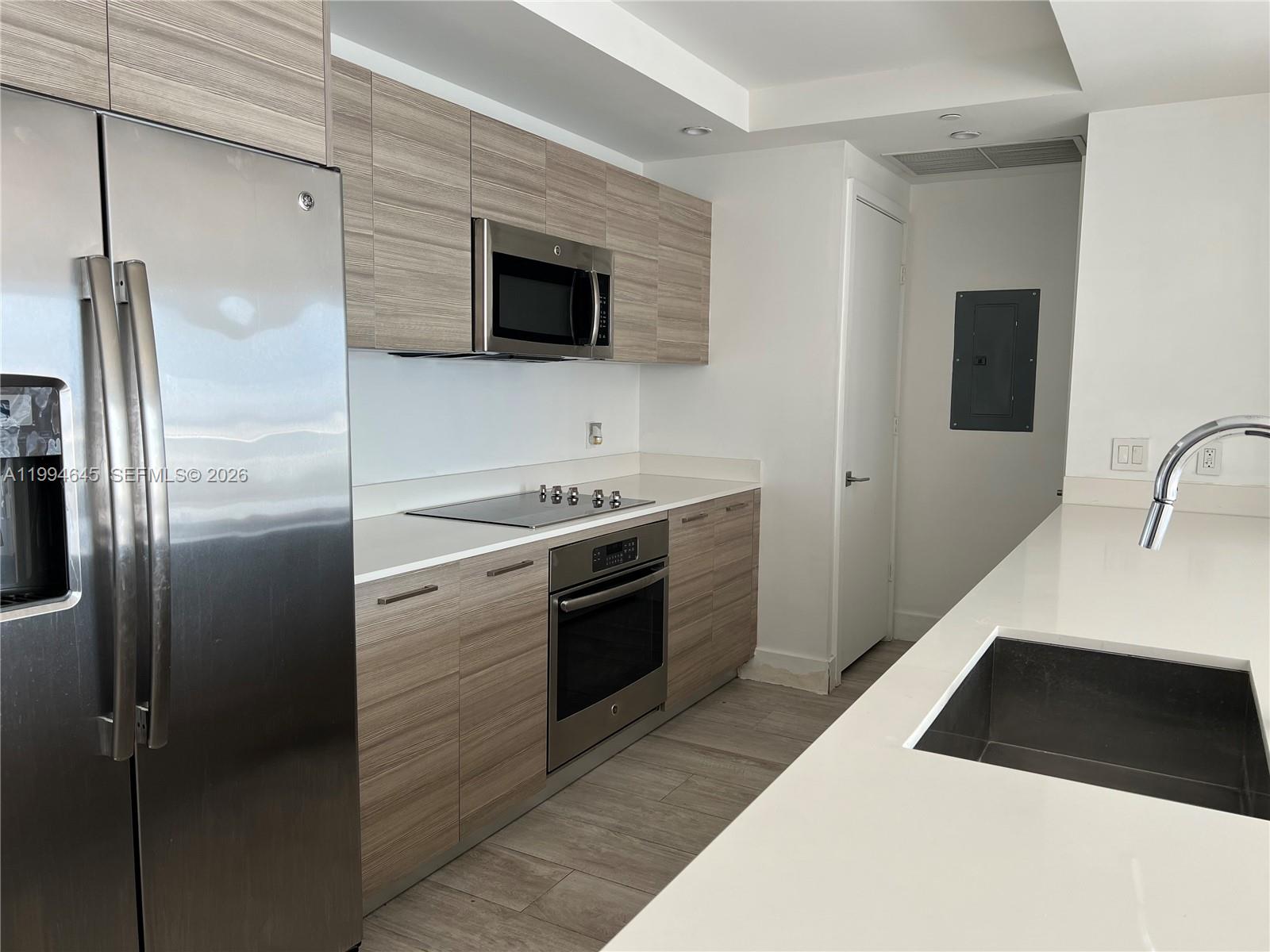 121 NE 34th St #1207