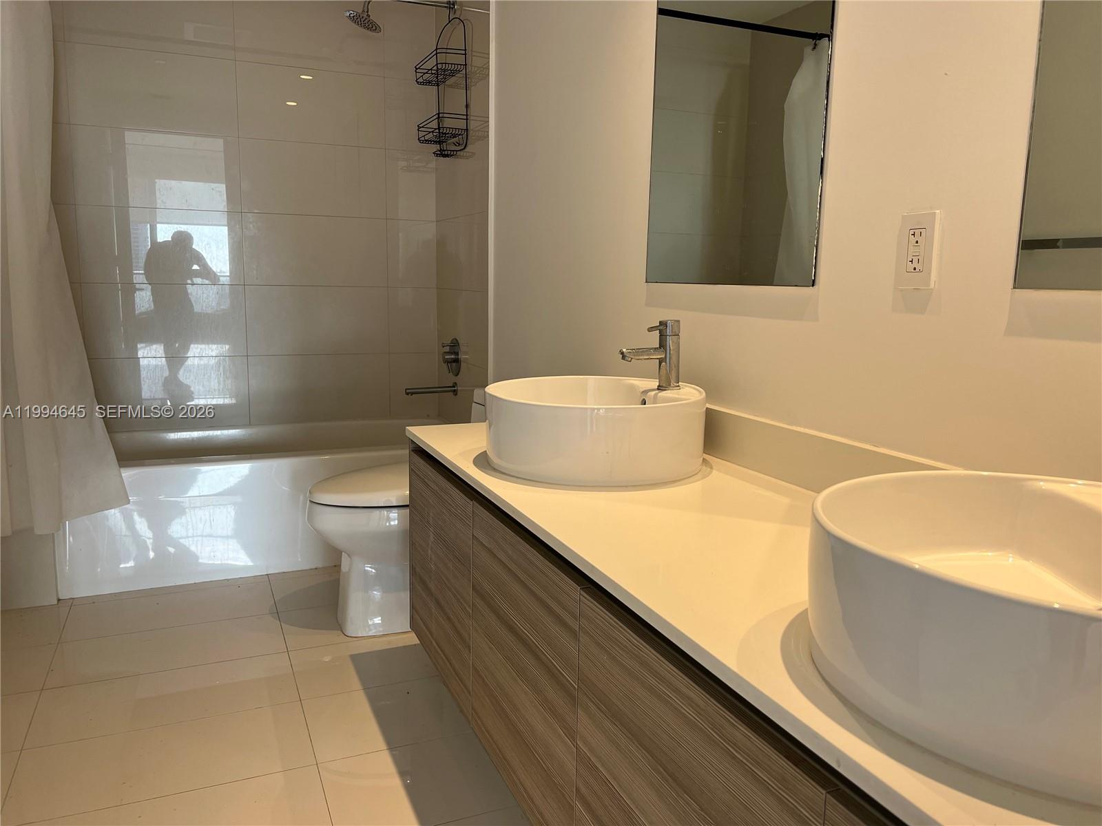 121 NE 34th St #1207 Miami, FL 33137