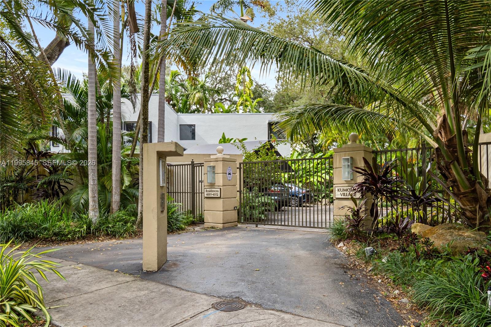 4002 Kumquat Ave Miami, FL 33133