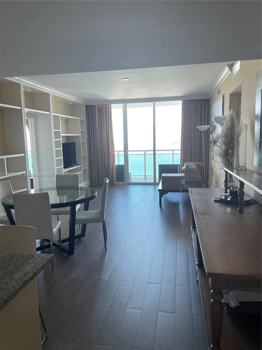 image The Plaza on Brickell West5