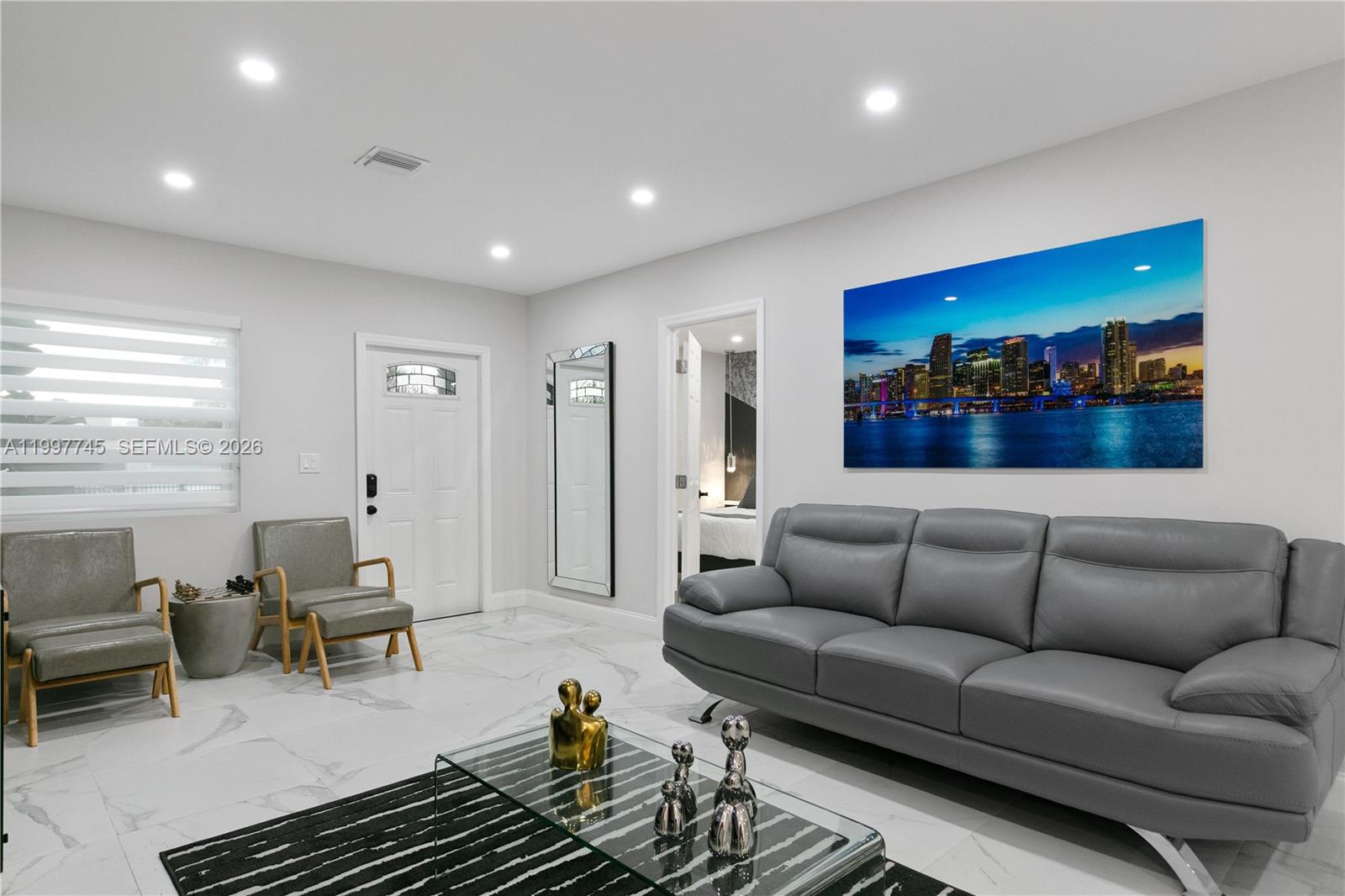 2376 NW 2nd St Miami, FL 33125