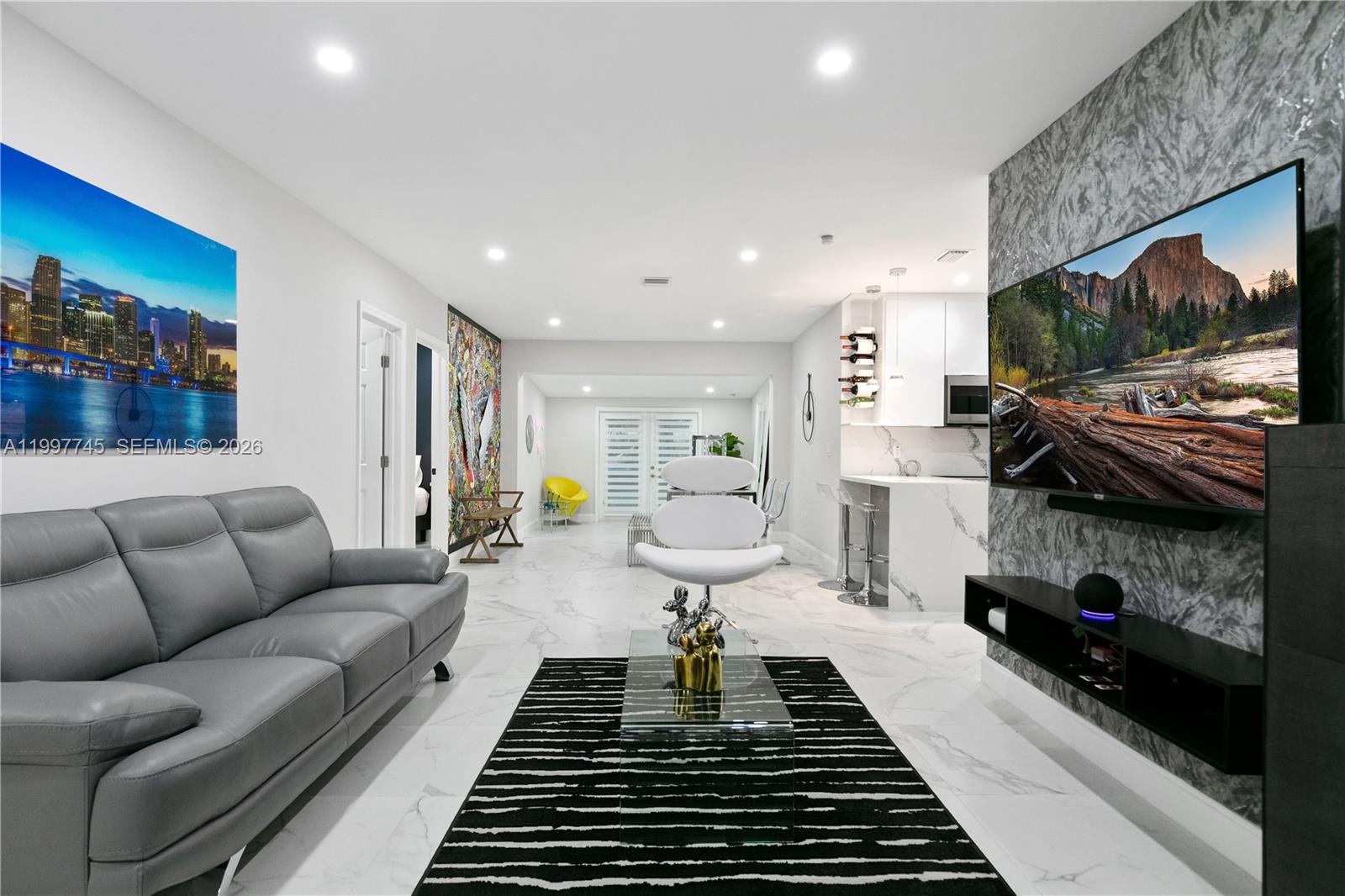 2376 NW 2nd St Miami, FL 33125