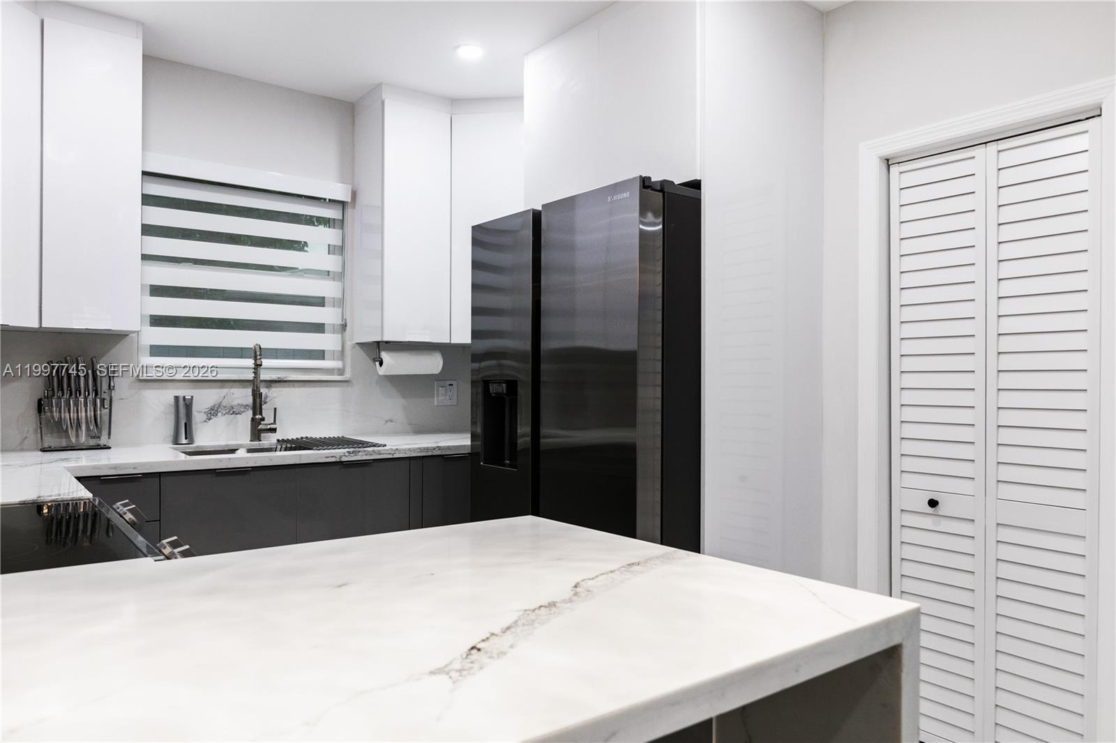 2376 NW 2nd St Miami, FL 33125