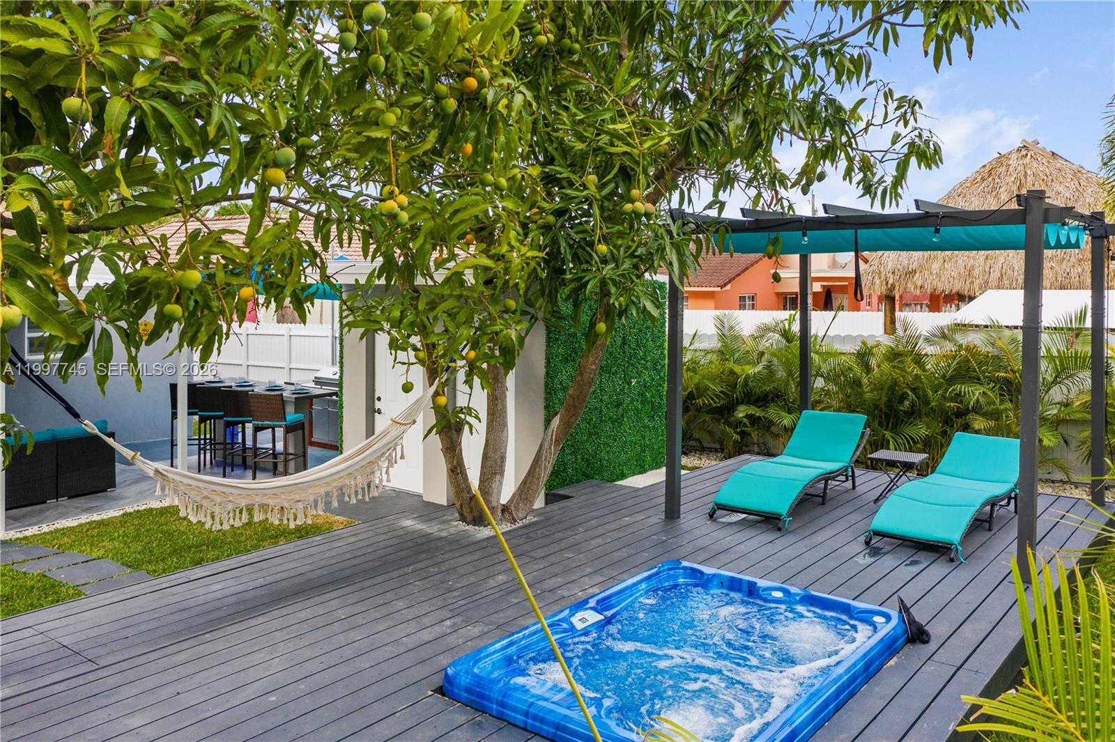 2376 NW 2nd St Miami, FL 33125