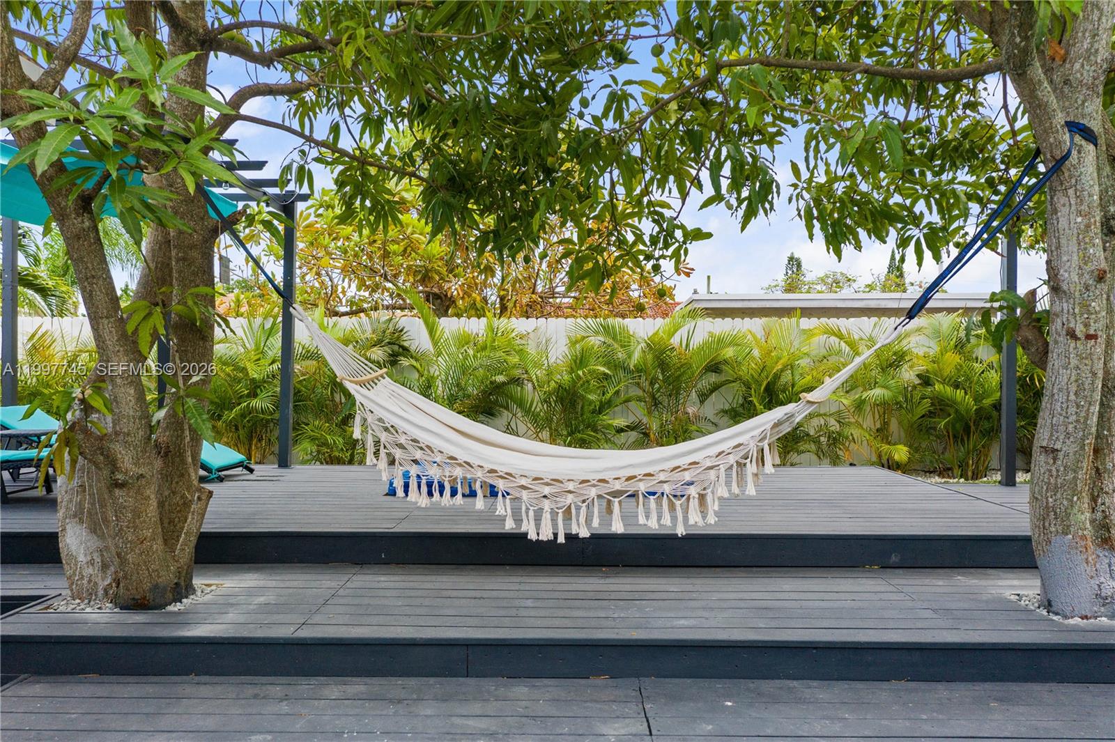 2376 NW 2nd St Miami, FL 33125