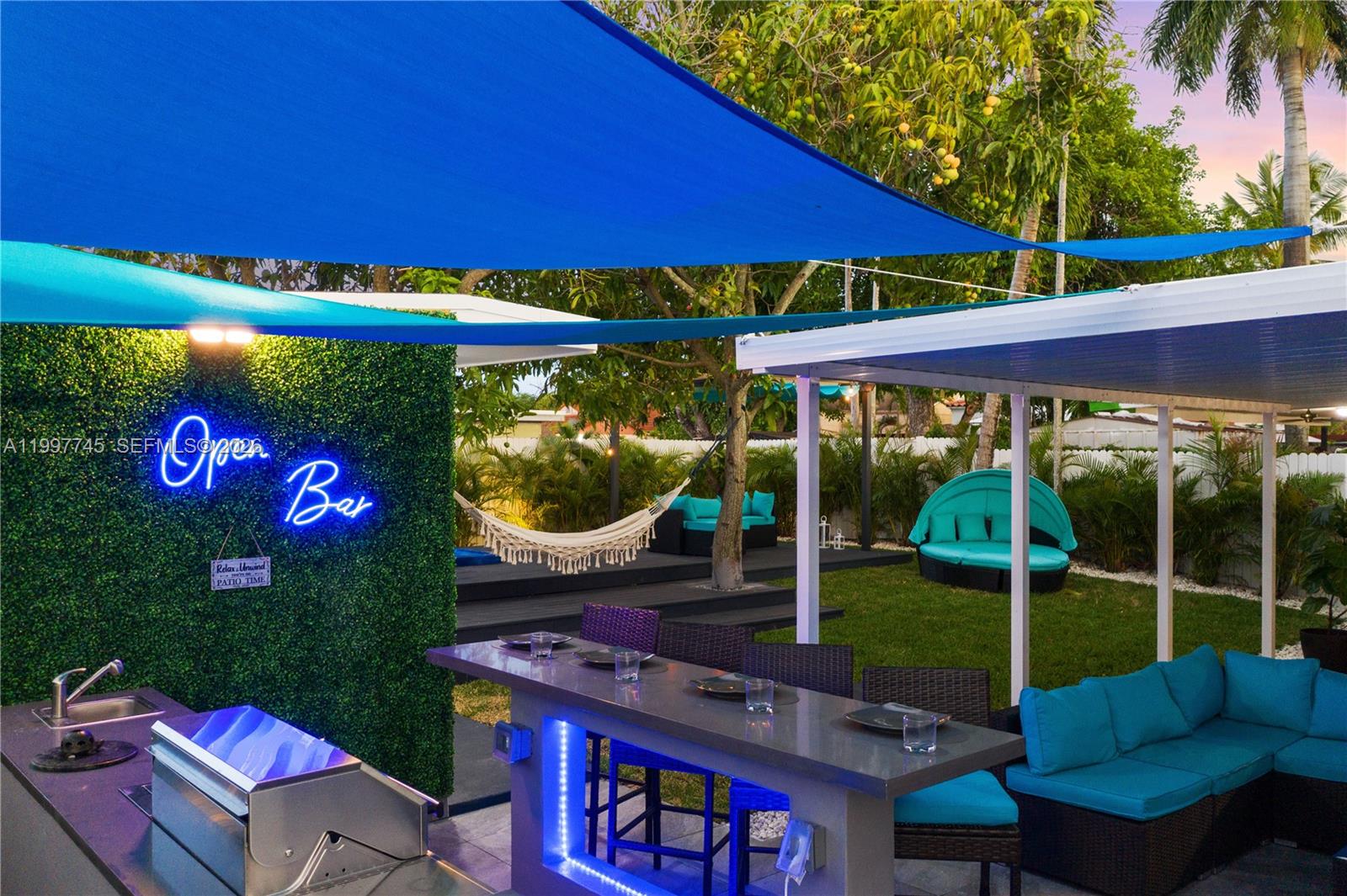 2376 NW 2nd St Miami, FL 33125