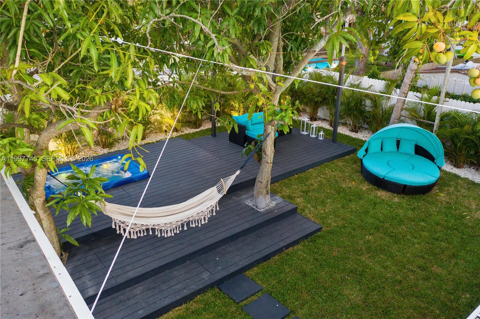 2376 NW 2nd St Miami, FL 33125