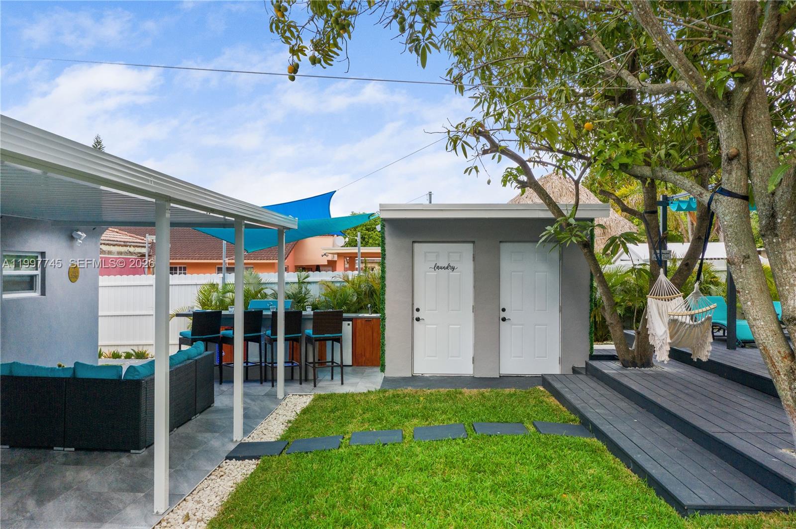 2376 NW 2nd St Miami, FL 33125