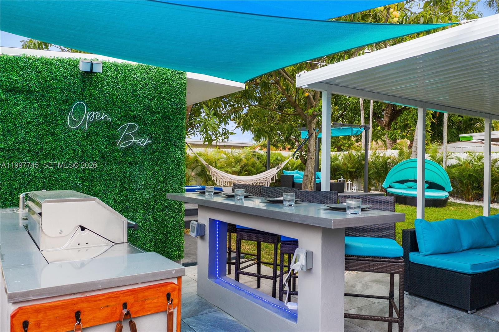 2376 NW 2nd St Miami, FL 33125