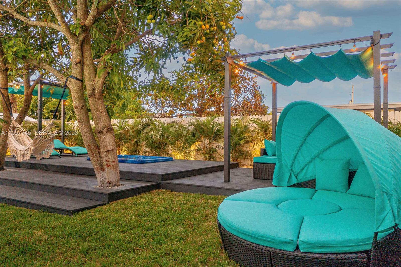 2376 NW 2nd St Miami, FL 33125