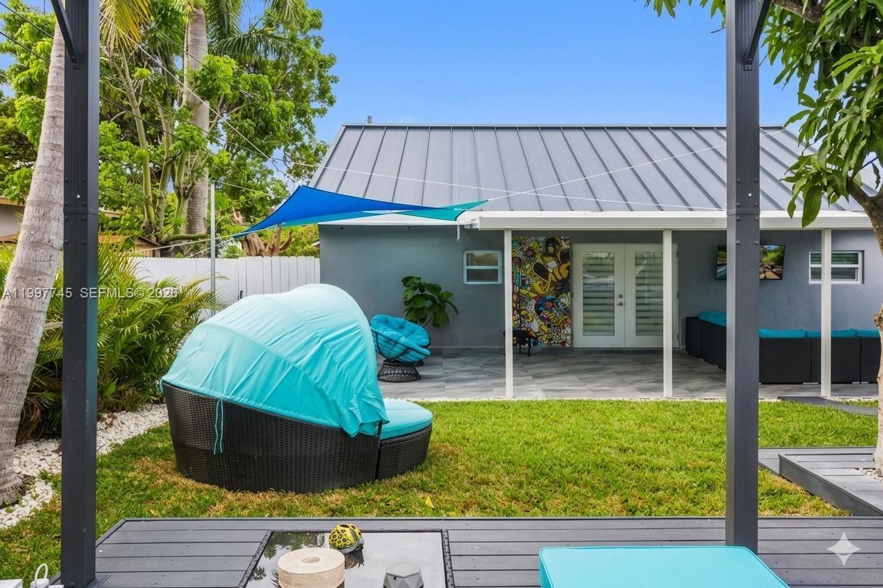 2376 NW 2nd St Miami, FL 33125